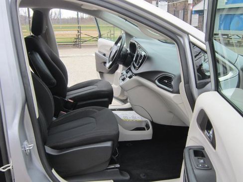 Used 2020 Chrysler Voyager LX w/ Cold Weather Group image 7