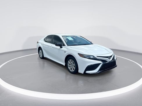 Used 2023 Toyota Camry SE w/ Convenience Package FWD image 2
