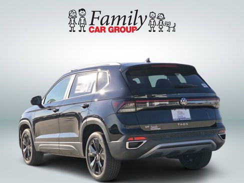 New 2026 Volkswagen Taos SE FWD image 3