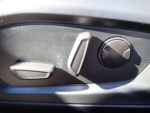 Certified 2022 Ford Explorer XLT w/ Equipment Group 202A image 19