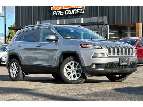 Used 2017 Jeep Cherokee Latitude w/ True North Edition image 2