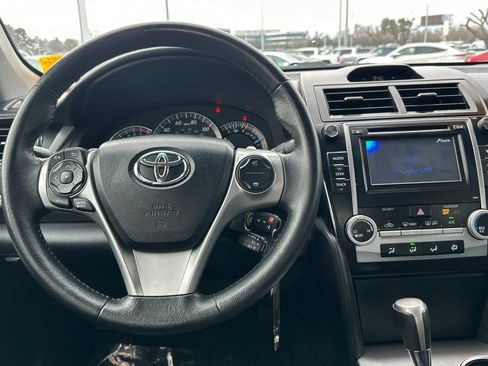 Used 2013 Toyota Camry SE image 16