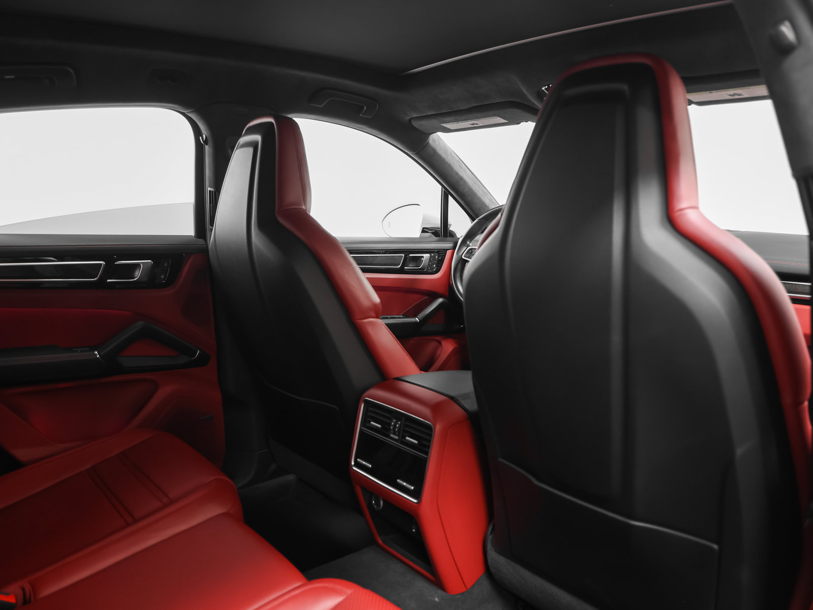 Certified 2022 Porsche Cayenne GTS w/ Premium Package Plus AWD/4WD image 27