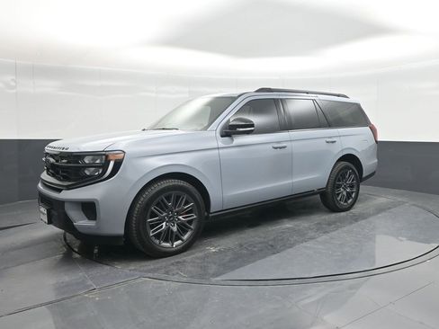 New 2025 Ford Expedition Platinum w/ Stealth Performance Package image 31