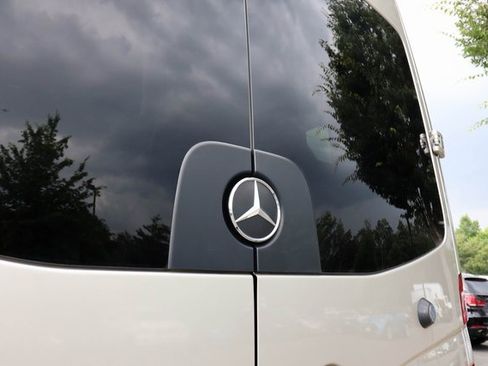 Used 2014 Mercedes-Benz Sprinter 3500 image 26