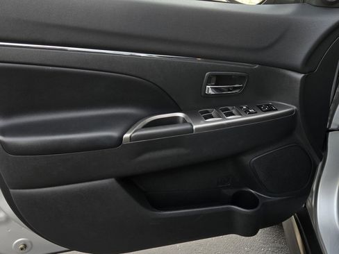 Used 2024 Mitsubishi Outlander Sport SE image 9