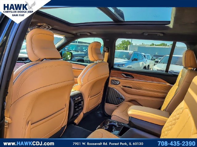 Used 2023 Jeep Grand Cherokee L Summit AWD/4WD image 13