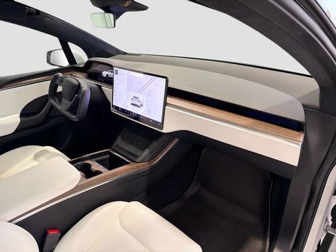 Used 2022 Tesla Model X image 23