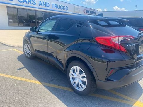 Used 2019 Toyota C-HR LE FWD image 6