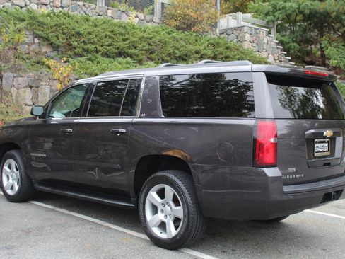 Used 2015 Chevrolet Suburban LT image 7