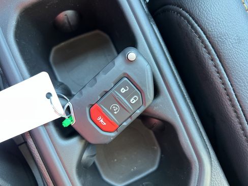 New 2025 Jeep Gladiator Sport image 34