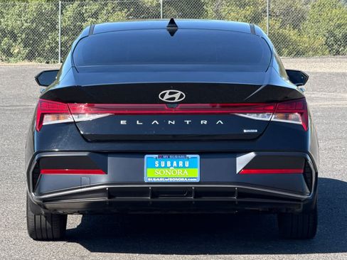 Used 2025 Hyundai Elantra Limited FWD image 4