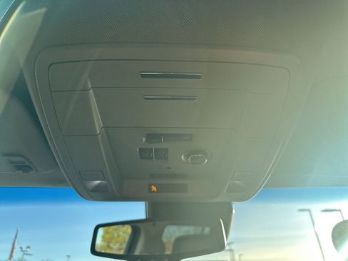 Used 2018 GMC Yukon XL SLT image 8