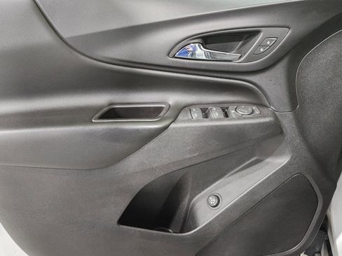 Used 2018 Chevrolet Equinox LT image 11