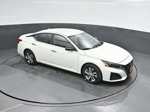 Used 2025 Nissan Altima 2.5 S FWD image 30