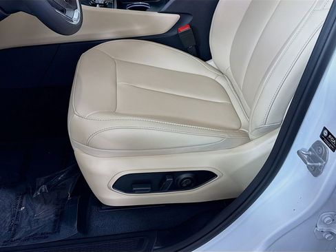 Used 2025 Jeep Grand Cherokee Limited image 24