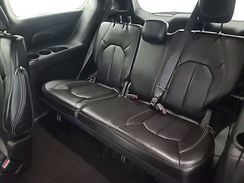 Used 2025 Chrysler Pacifica Select FWD image 20