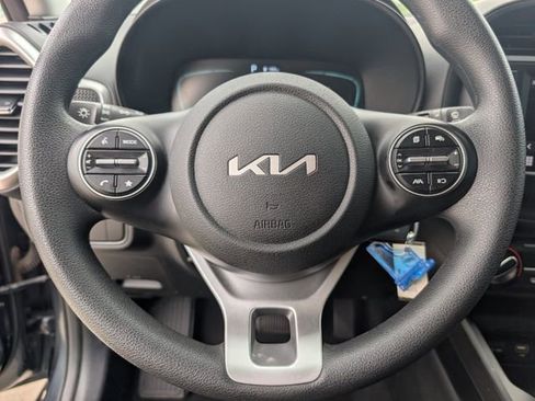 Used 2023 Kia Soul LX w/ LX Technology Package FWD image 12