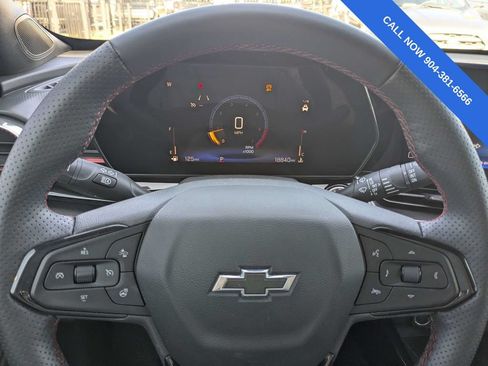 Used 2025 Chevrolet Trax RS w/ Sunroof Package FWD image 29