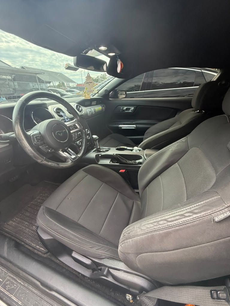 Used 2016 Ford Mustang Coupe RWD image 3