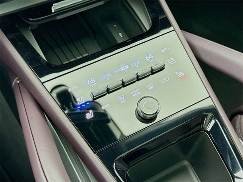 New 2025 Porsche Cayenne Coupe image 22