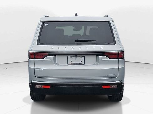 Used 2024 Jeep Wagoneer Series II w/ Flexible Seating Group RWD image 5