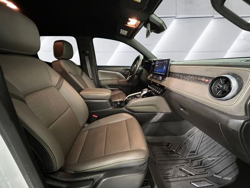 Used 2024 Chevrolet Colorado ZR2 w/ ZR2 Convenience Package III image 13