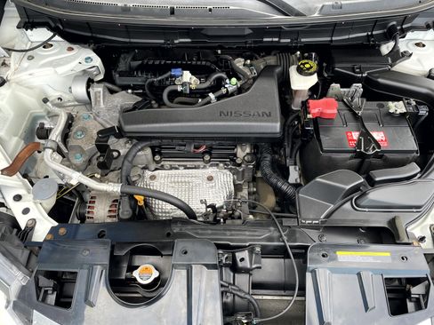 Used 2017 Nissan Rogue SV w/ SV Premium Package AWD/4WD image 8