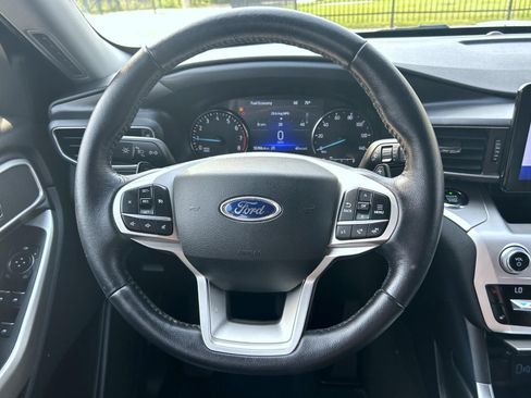 Used 2021 Ford Explorer XLT w/ Equipment Group 202A AWD/4WD image 11