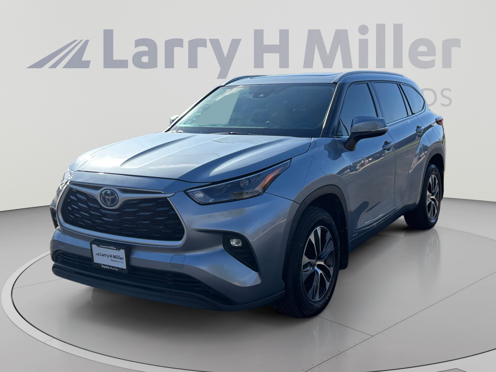 Used 2022 Toyota Highlander XLE AWD/4WD image 1