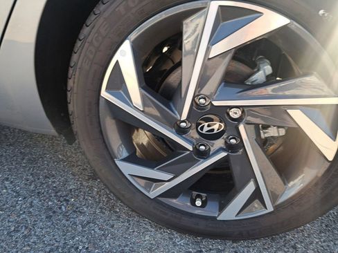 Used 2025 Hyundai Elantra SEL image 31