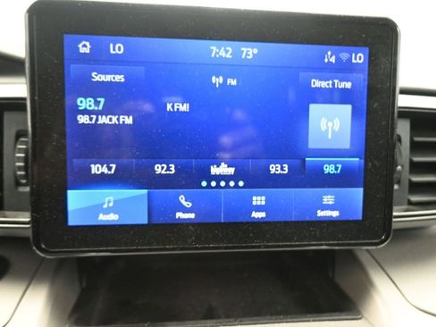 Used 2024 Ford Explorer XLT image 7