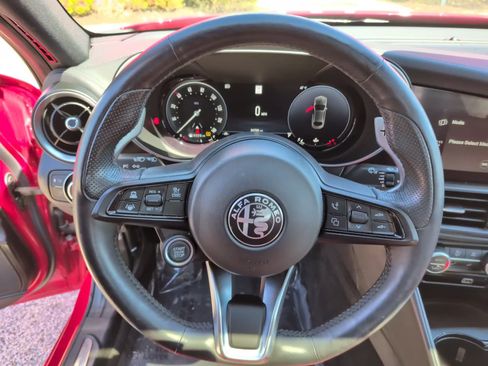 Used 2024 Alfa Romeo Giulia Veloce AWD/4WD image 27