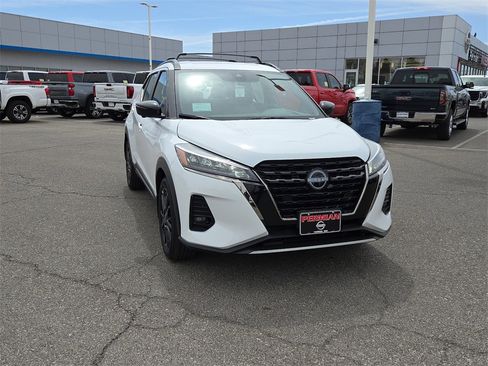 New 2024 Nissan Kicks SR w/ SR Premium Package image 2