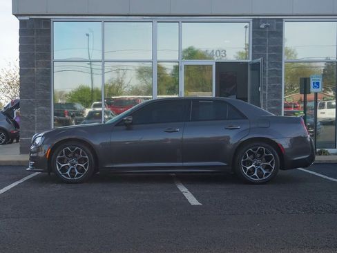 Used 2018 Chrysler 300 S w/ 300S Premium Group RWD image 5