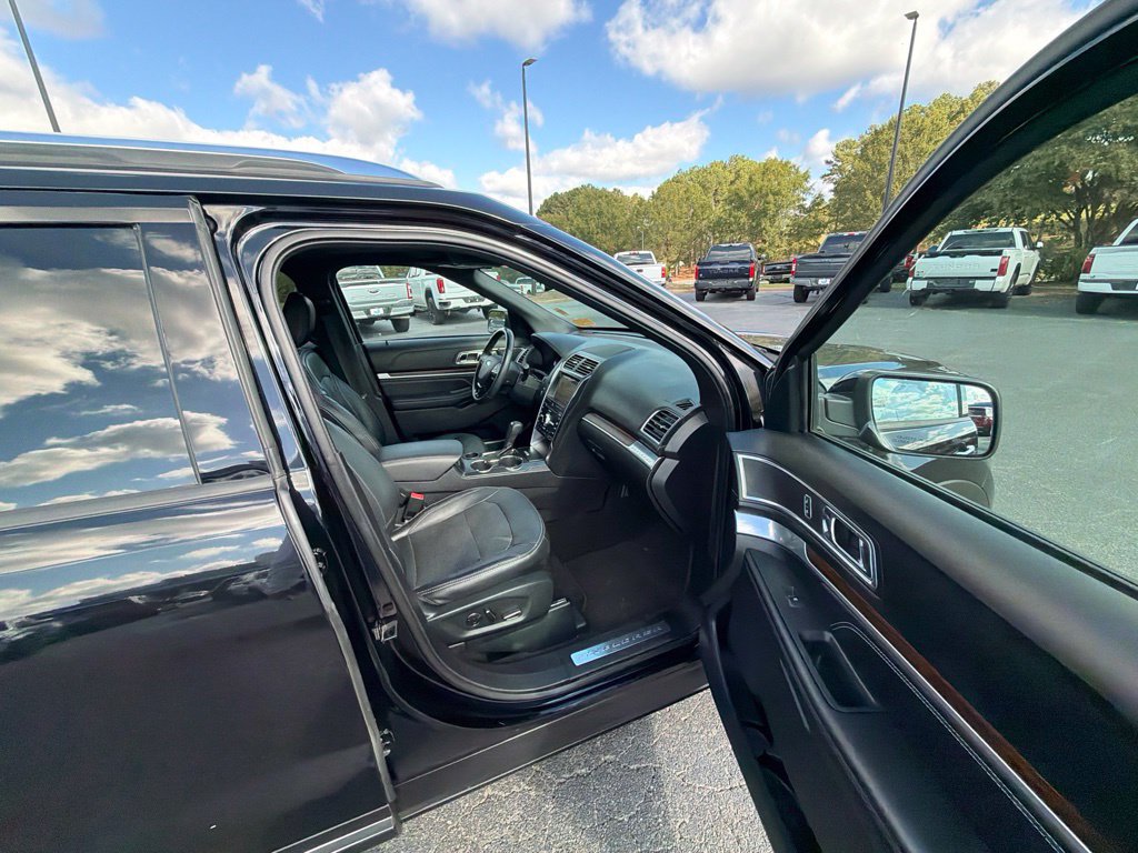 Used 2018 Ford Explorer Limited w/ Equipment Group 301A FWD image 18