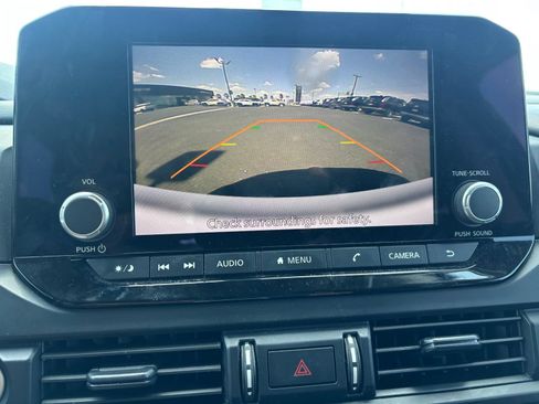 Used 2024 Nissan Pathfinder S FWD image 9