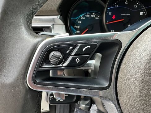 Certified 2018 Porsche Macan AWD/4WD image 25