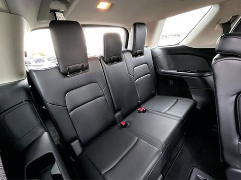 Certified 2025 Nissan Pathfinder SL image 36