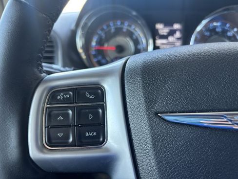 Used 2012 Chrysler Town & Country Touring-L w/ Entertainment Group #2 FWD image 19