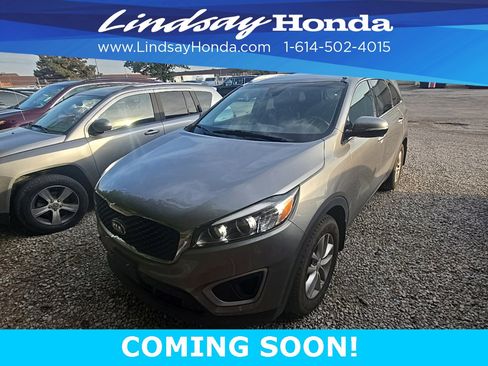 Used 2017 Kia Sorento LX w/ LX Convenience Package image 8