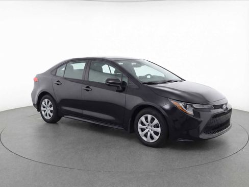 Used 2025 Toyota Corolla LE image 3