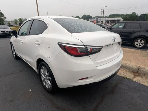 Used 2017 Toyota Yaris iA FWD image 5