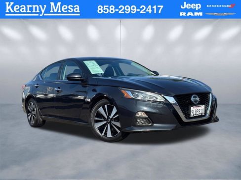 Used 2021 Nissan Altima 2.5 SV FWD image 1