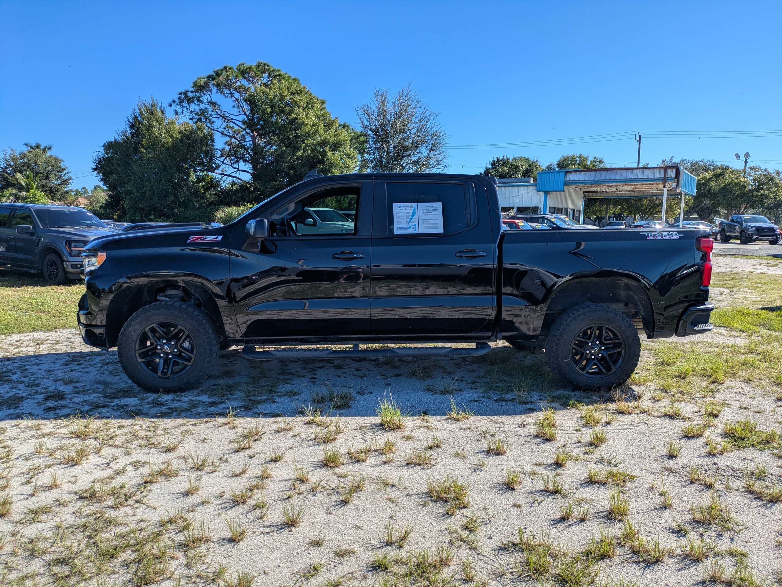 Used 2022 Chevrolet Silverado 1500 LT Trail Boss w/ LT Trail Boss Premium Package AWD/4WD image 6