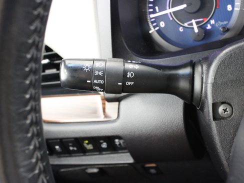 Used 2017 Toyota Sienna Limited Premium FWD image 27