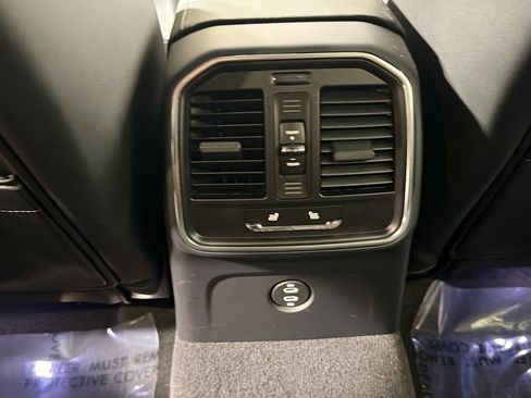 Used 2025 Porsche Macan image 20