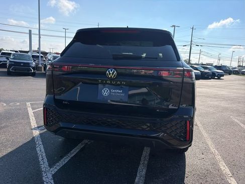 Used 2025 Volkswagen Tiguan SEL R-Line AWD/4WD image 5