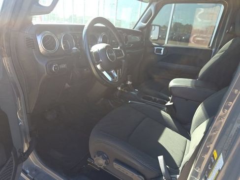 Used 2022 Jeep Wrangler Unlimited Sahara AWD/4WD image 16