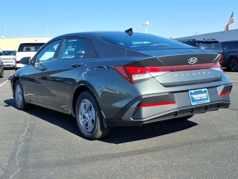 New 2026 Hyundai Elantra SE FWD image 3